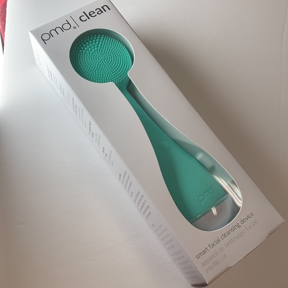 PMD Clean Teal & White Smart Facial NWB PMD Clean vibrates up to 7,000 x per min - Picture 12 of 12